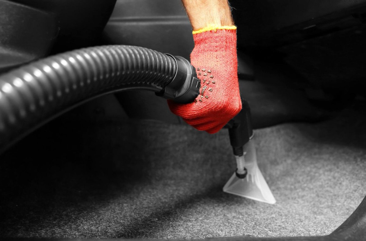 Пылесос салона автомобиля