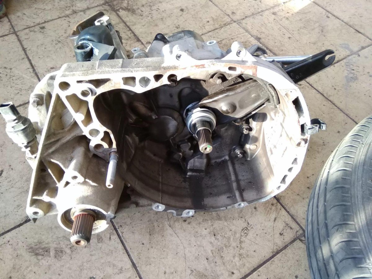 Коробка Рено Логан 1.4