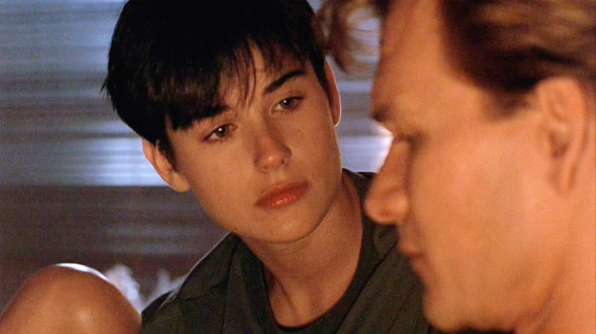 Деми Мур привидение стрижка