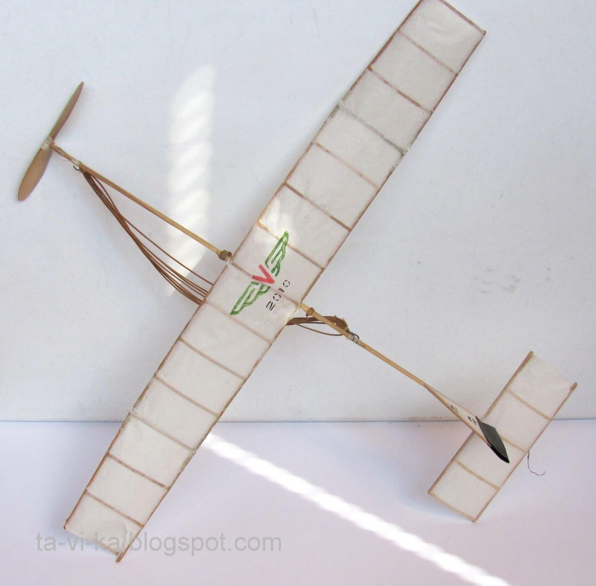 Планер с резиновым мотором