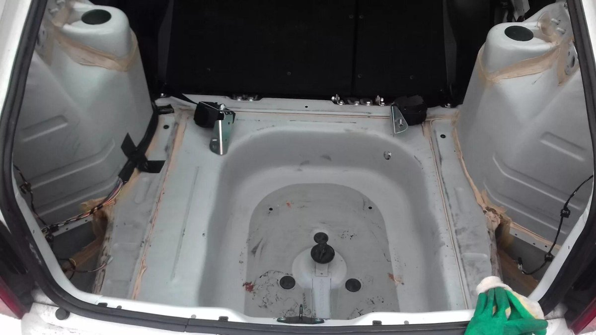 Приора 1 днище багажника