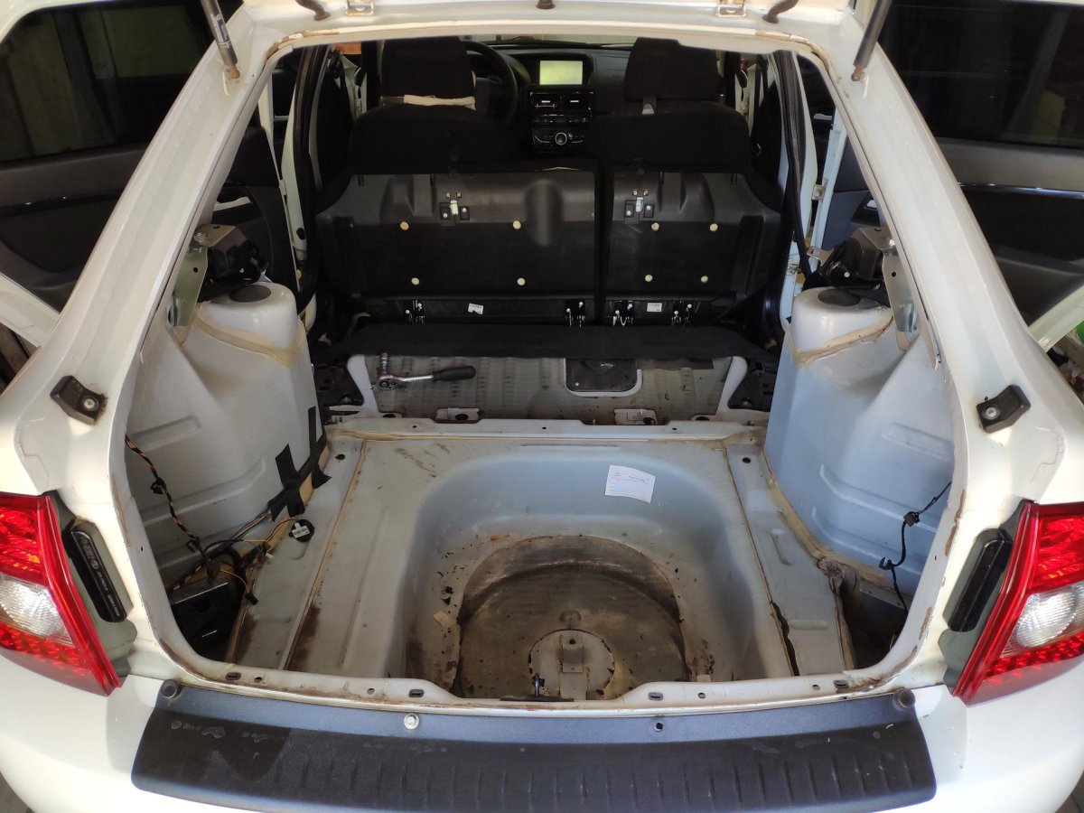 Шумоизоляция багажника Приора хэтчбек