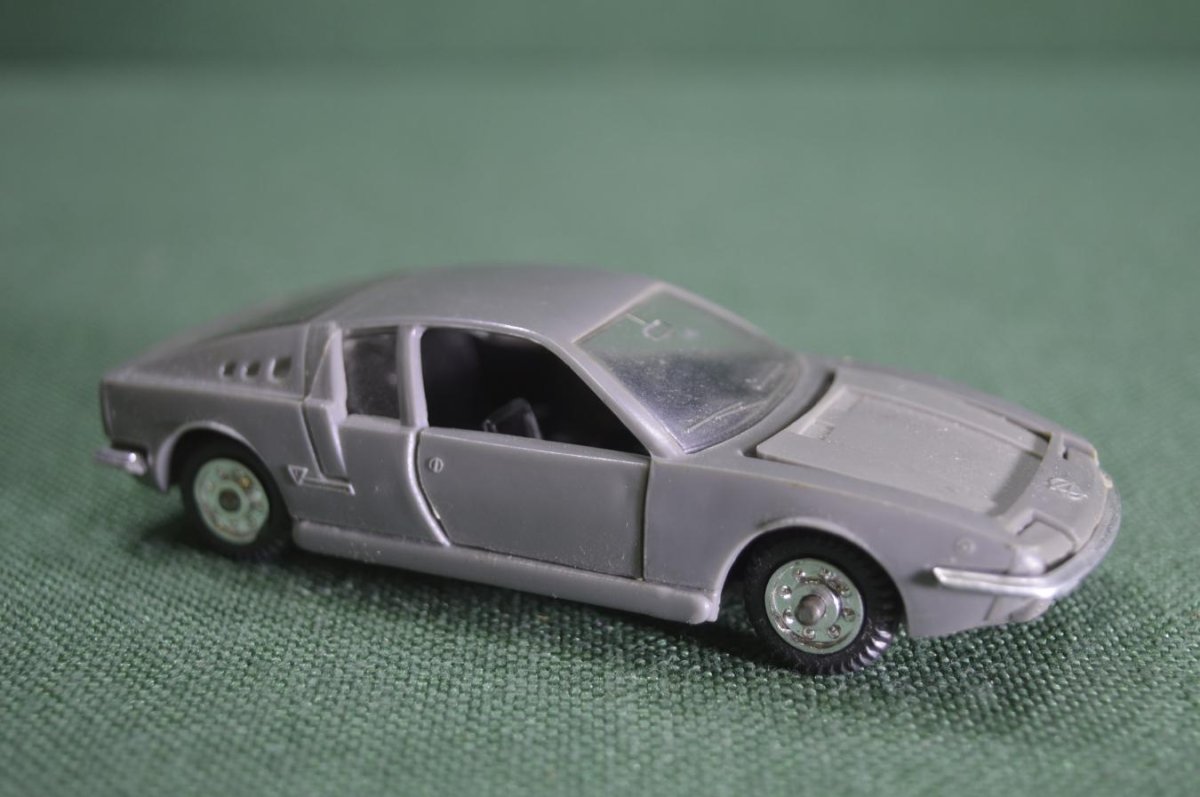 Пластмассовая гоночная машинка СССР