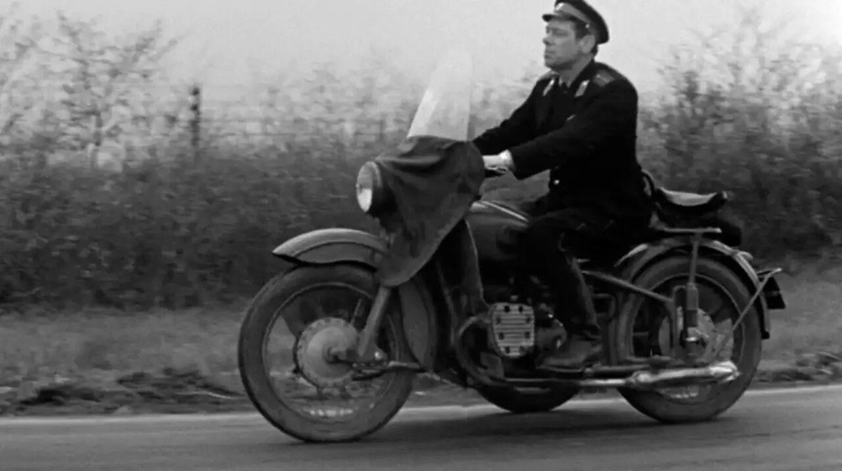 М 72 И Урал в фильме Берегись автомобиля