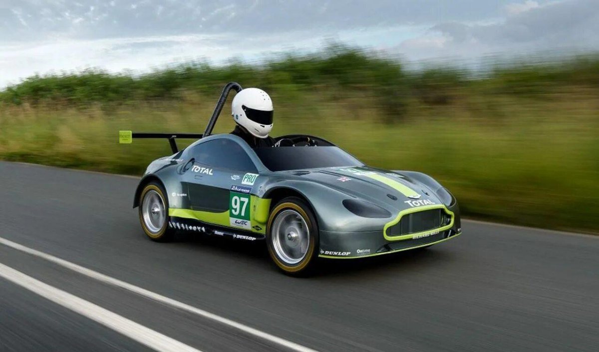 Астон Мартин вантаж гоночный