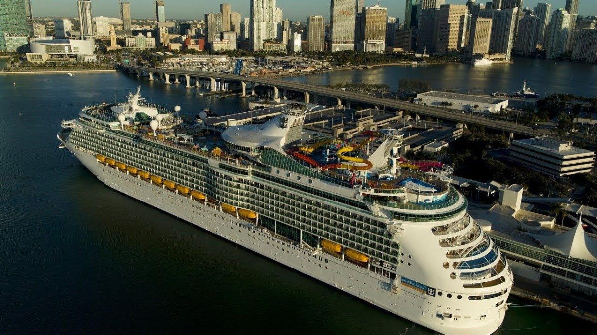 Круизный лайнер США