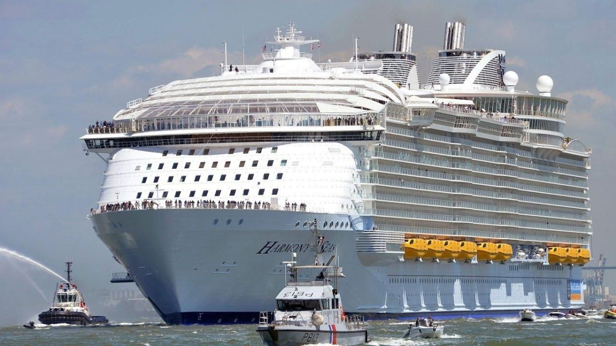 Корабль Оазис морей