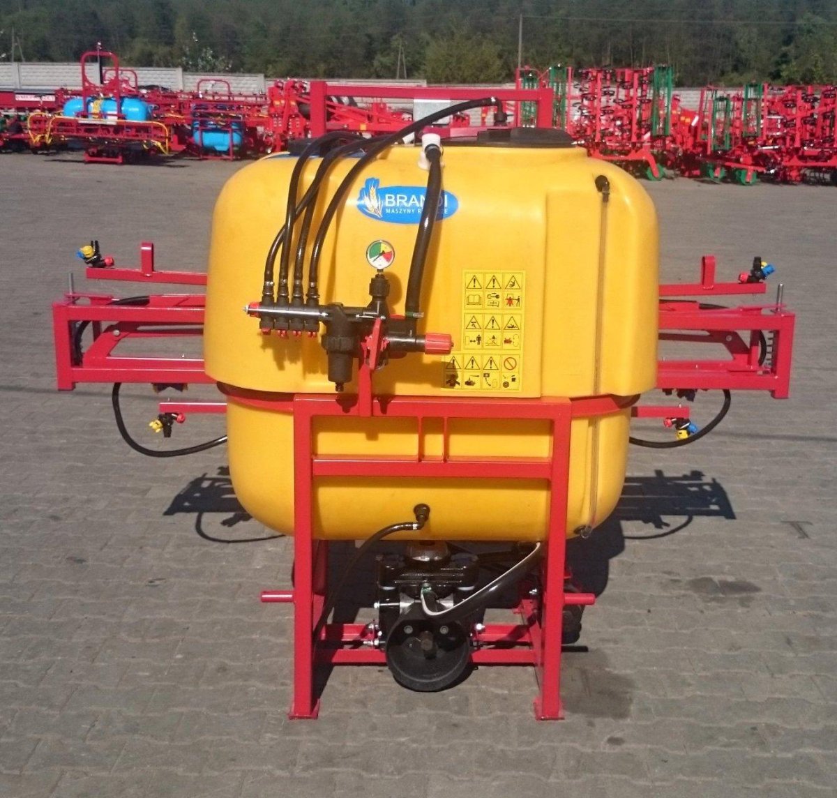 Гербицидный опрыскиватель навесной тракторный