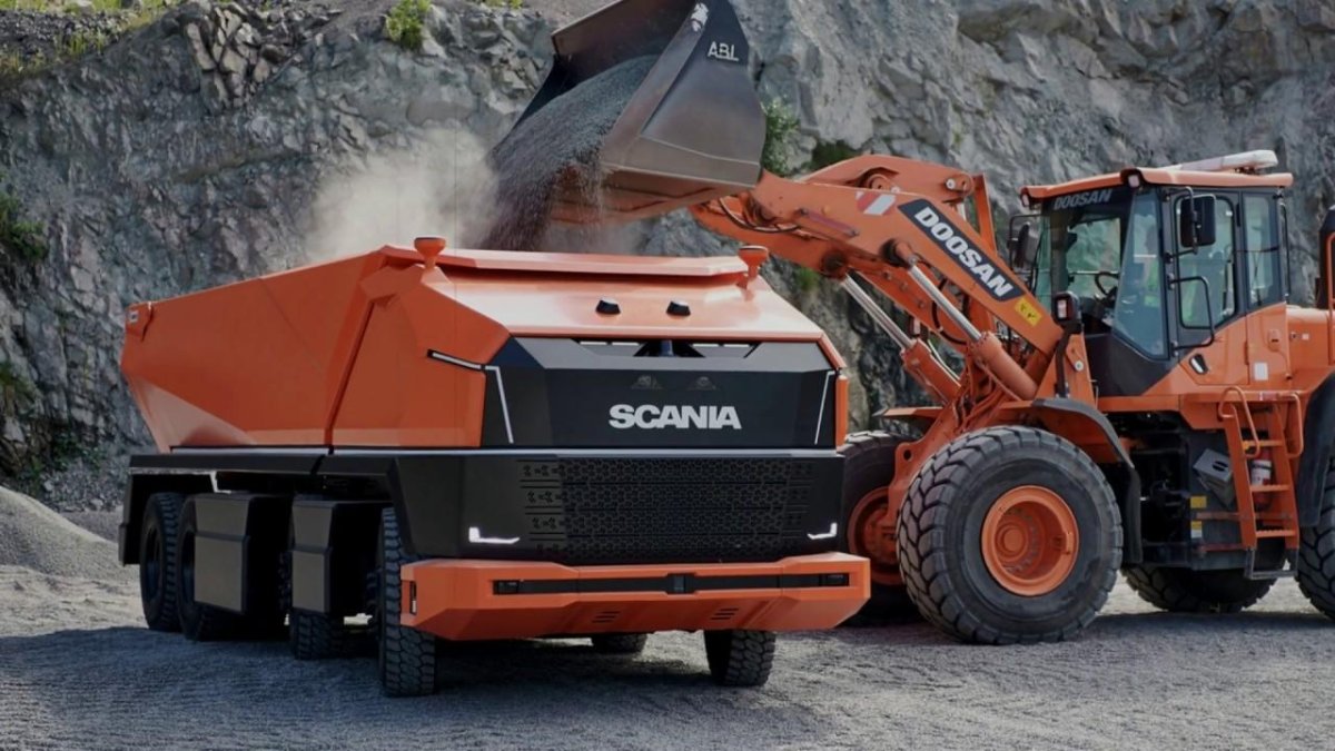 Беспилотный самосвал Скания