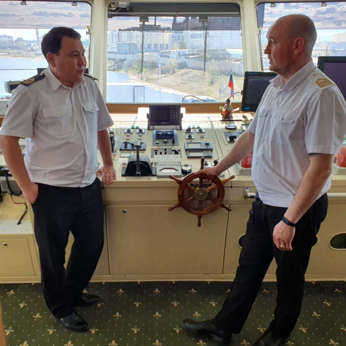 Теплоход Демьян бедный Капитан