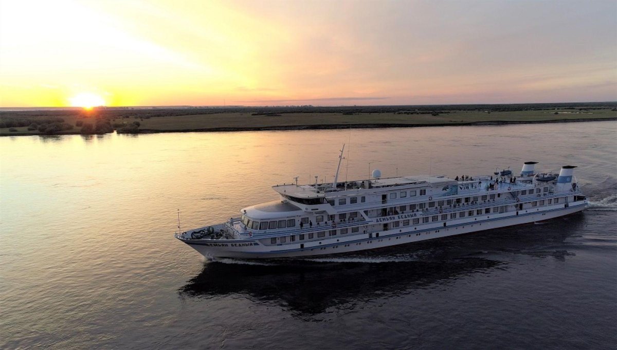 Демьян бедный теплоход Якутск