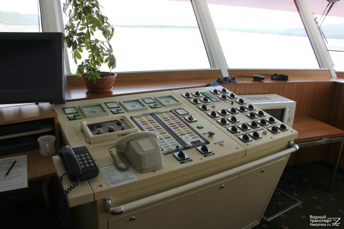 Теплоход Сергей Есенин рулевая рубка
