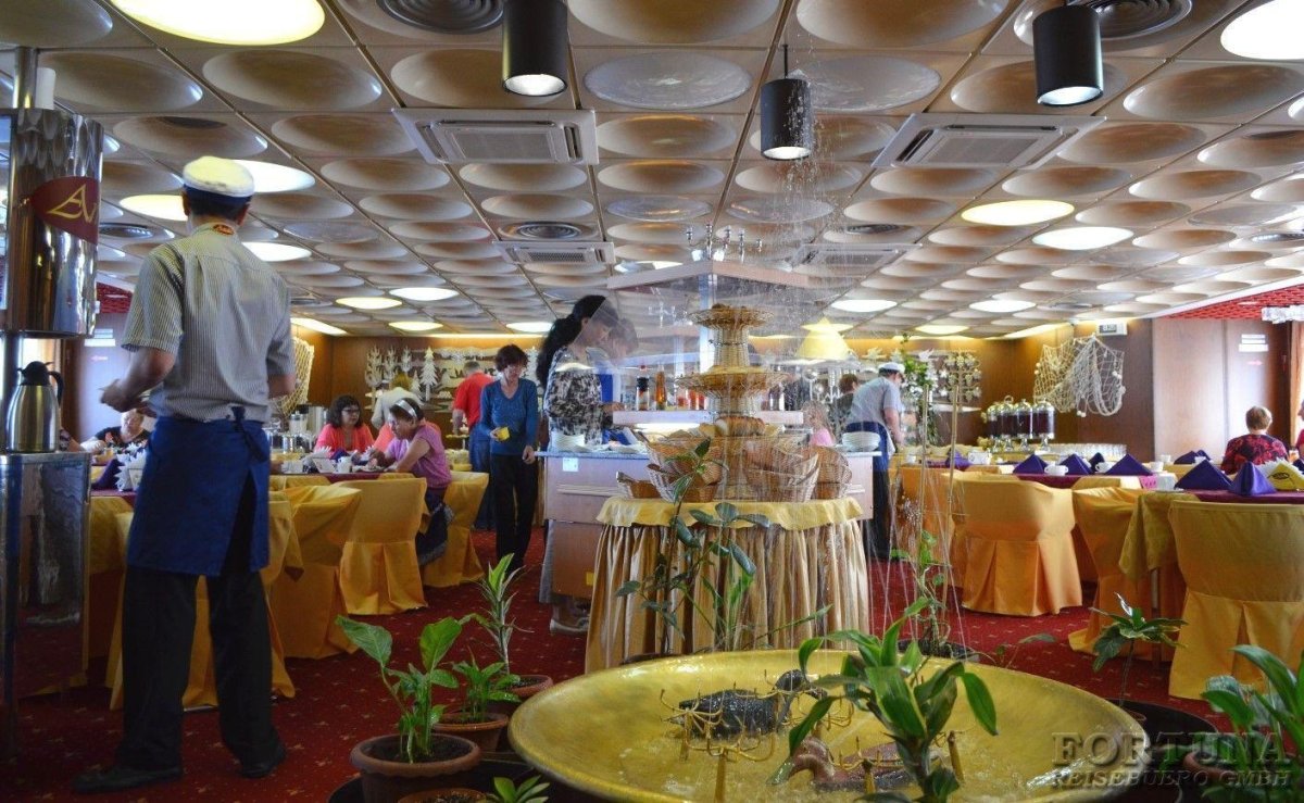 Демьян бедный теплоход Якутск