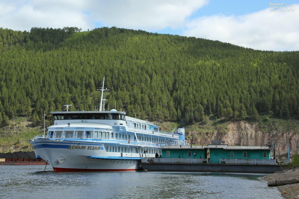 Теплоход Демьян бедный Киренск