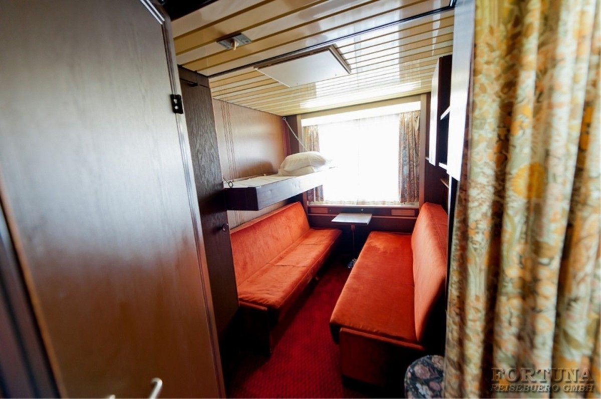 Михаил Светлов теплоход Якутск