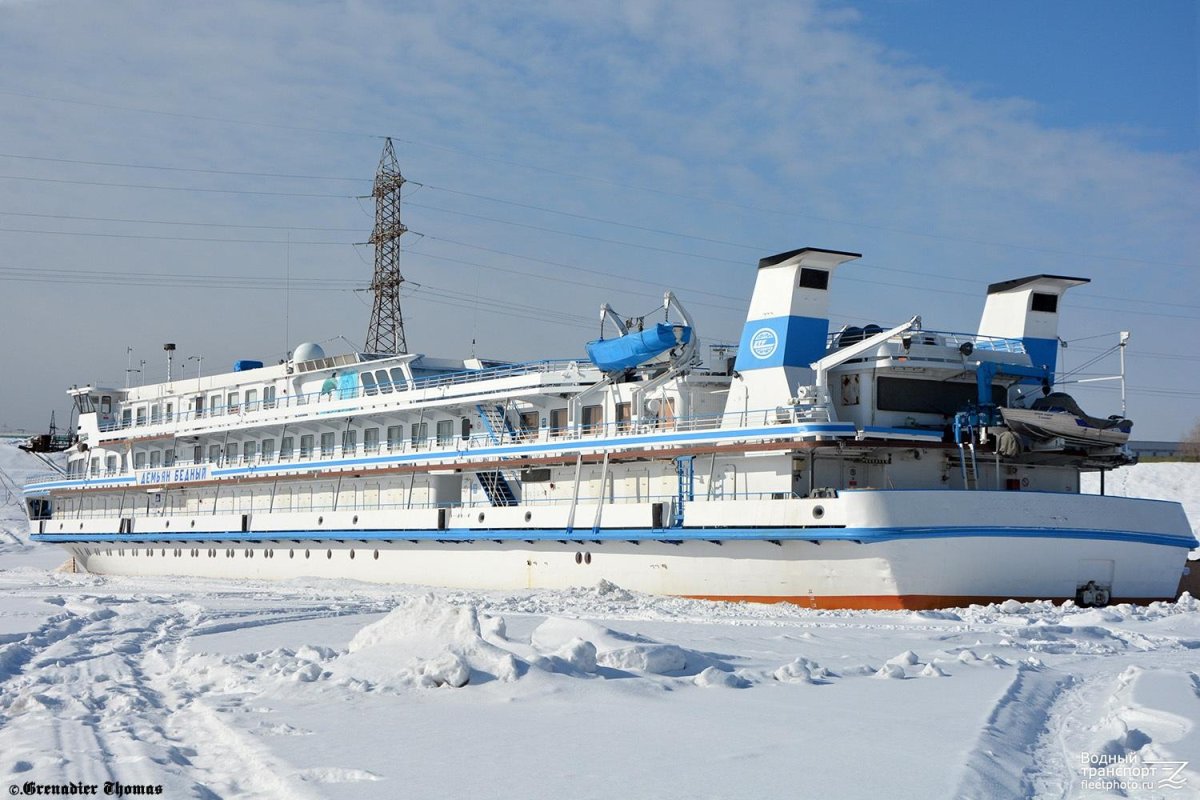 Теплоход Демьян бедный Якутия