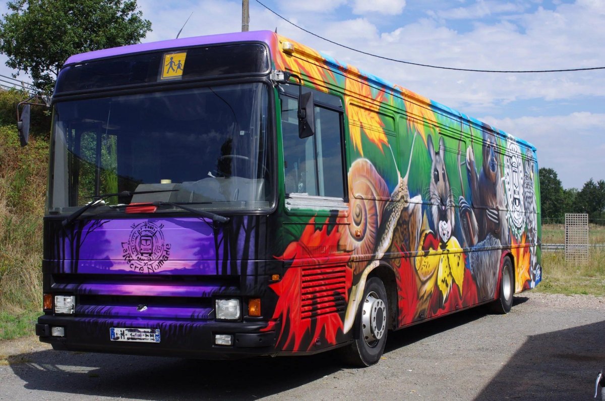 Граффити на автобусе