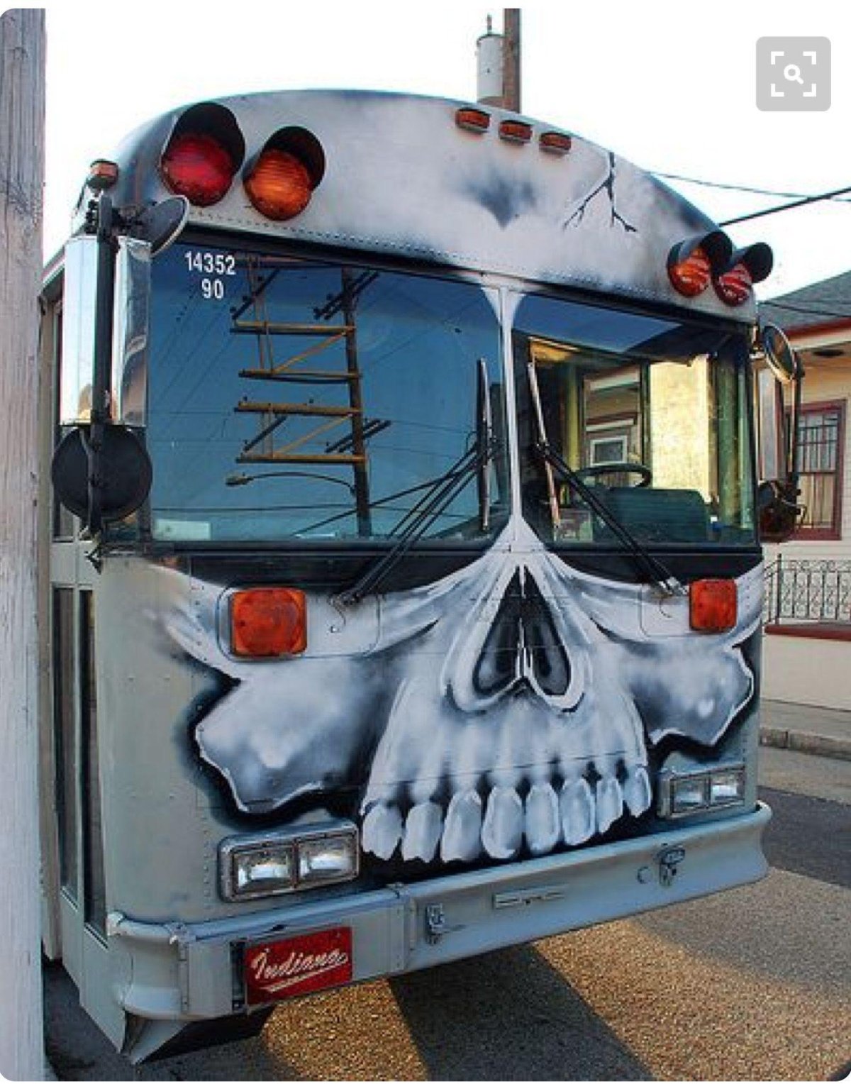 Граффити на автобусе