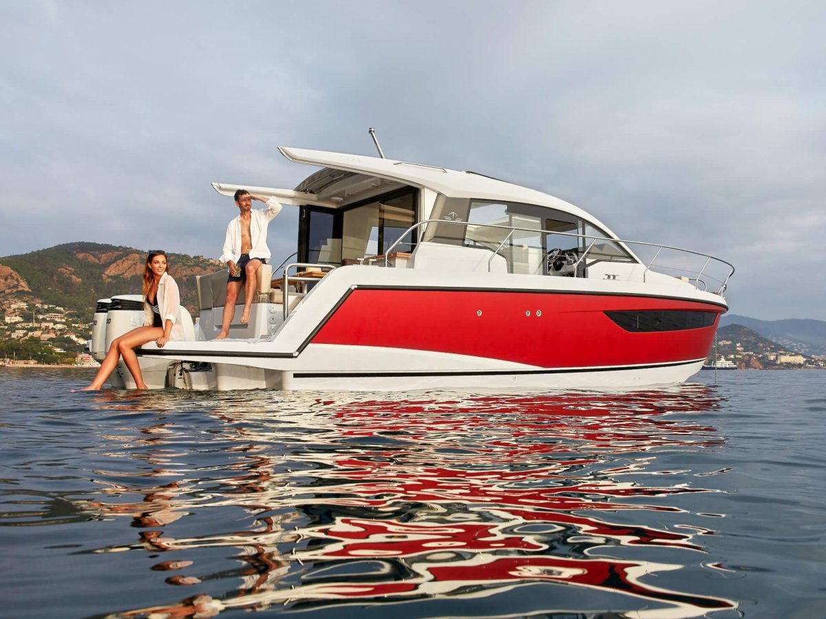 Sealine c335v
