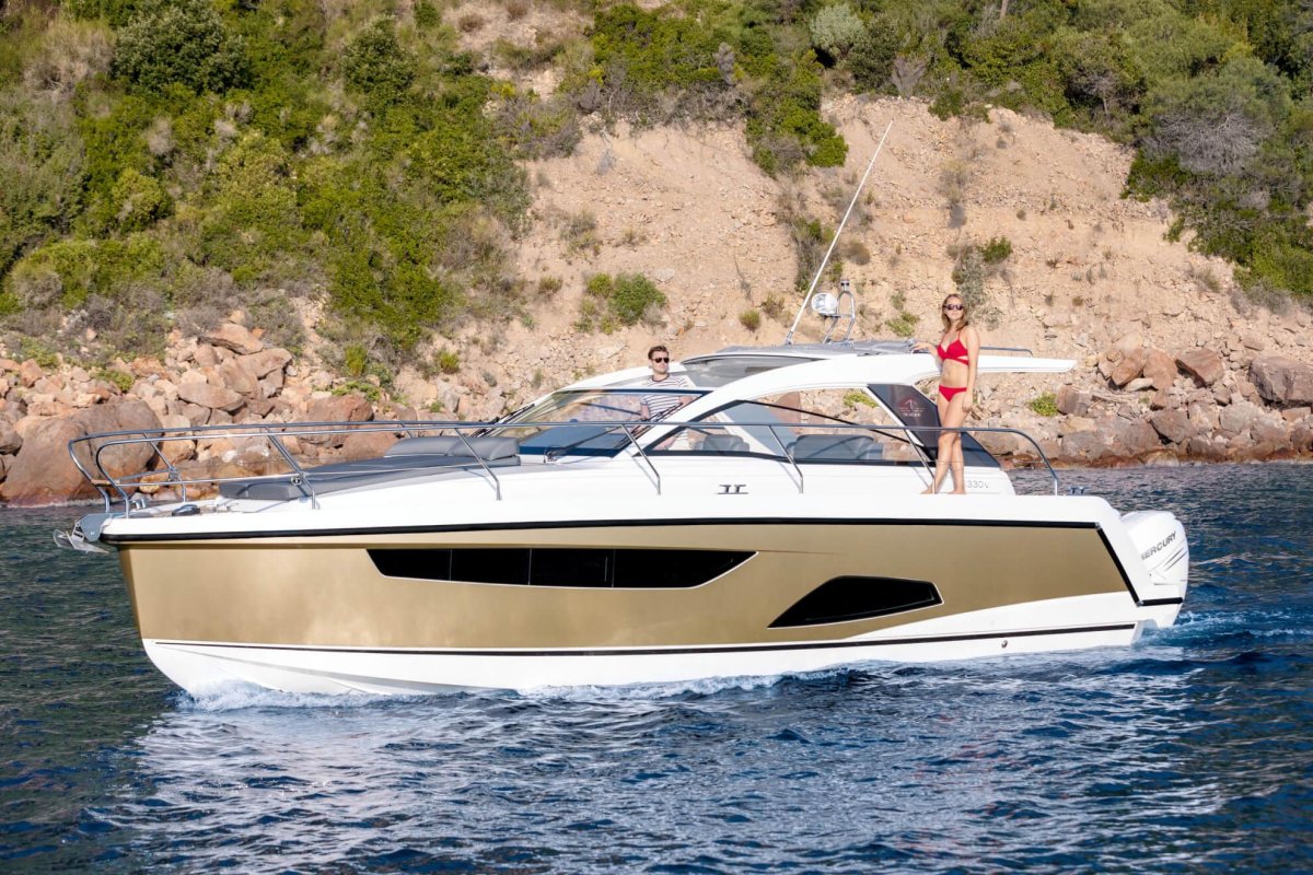 Sealine s 330