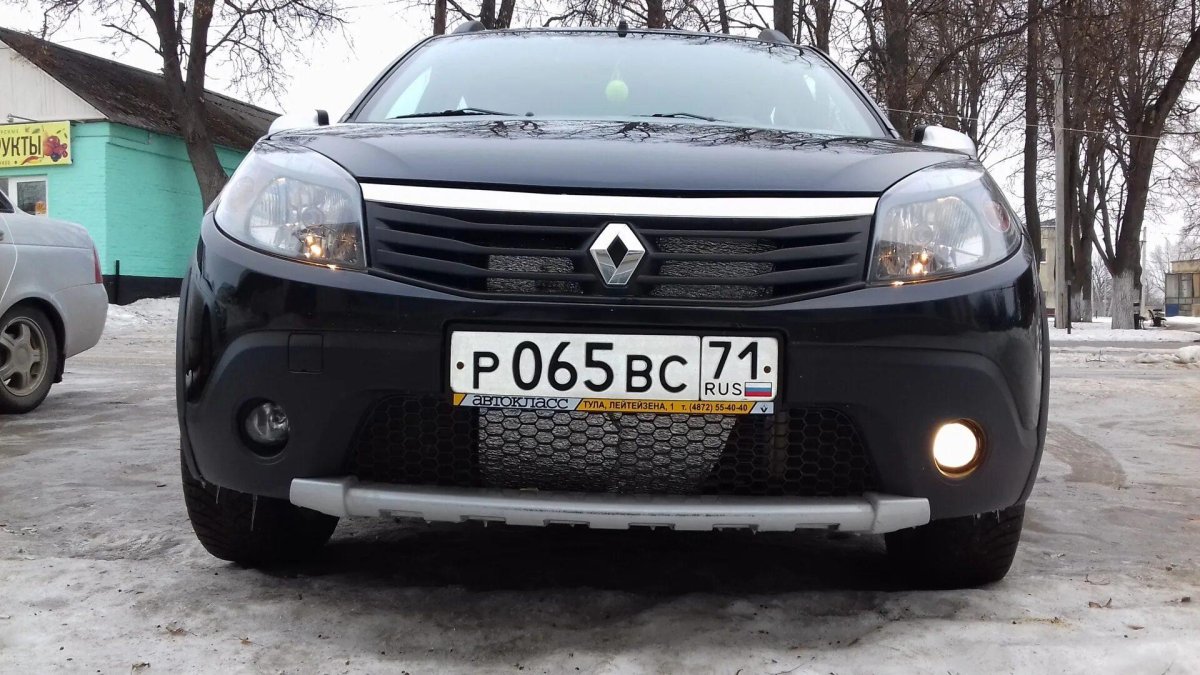 Лампа противотуманки Renault Sandero 2