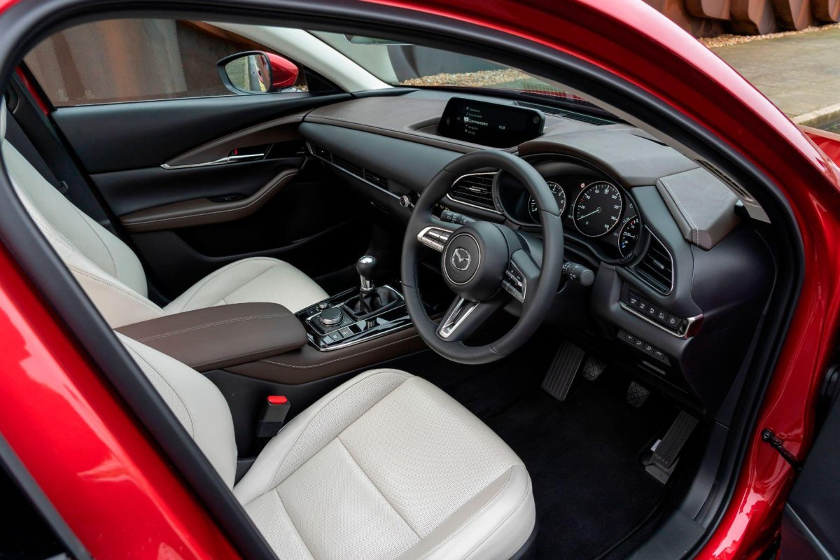 Mazda CX 30 салон