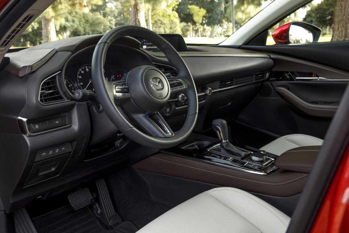 Мазда cx30 салон
