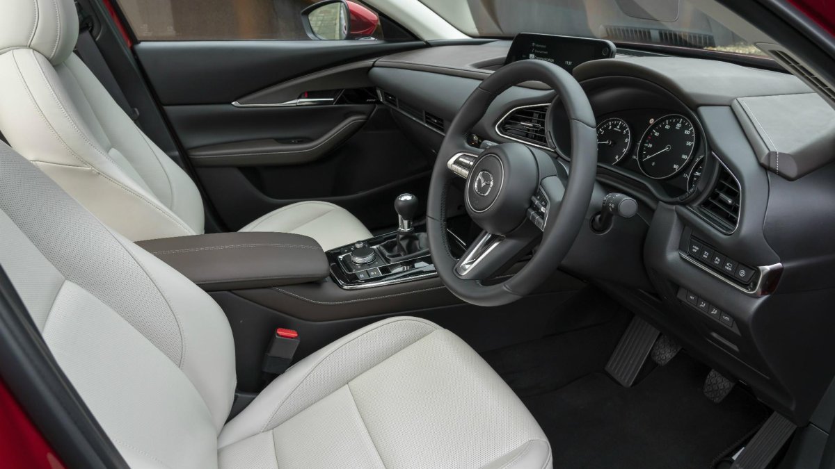 Mazda CX 30 салон