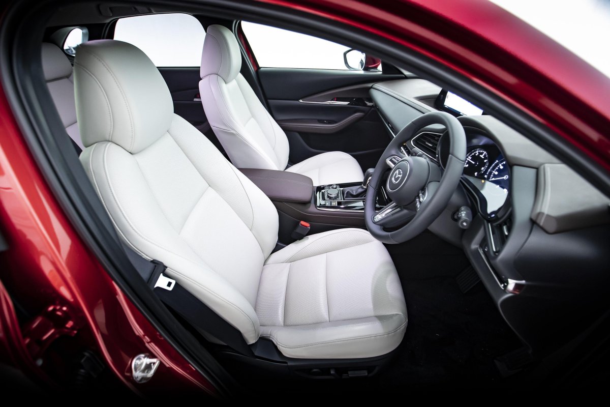 Mazda CX 30 салон