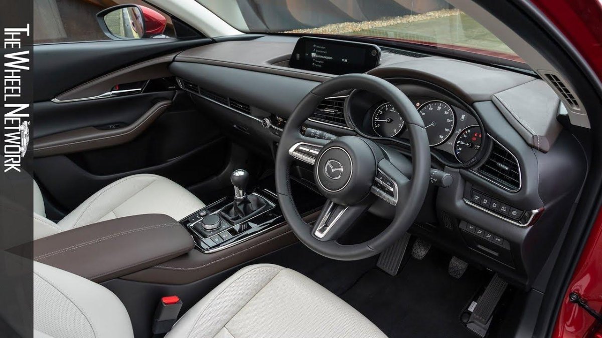 Mazda CX 30 салон