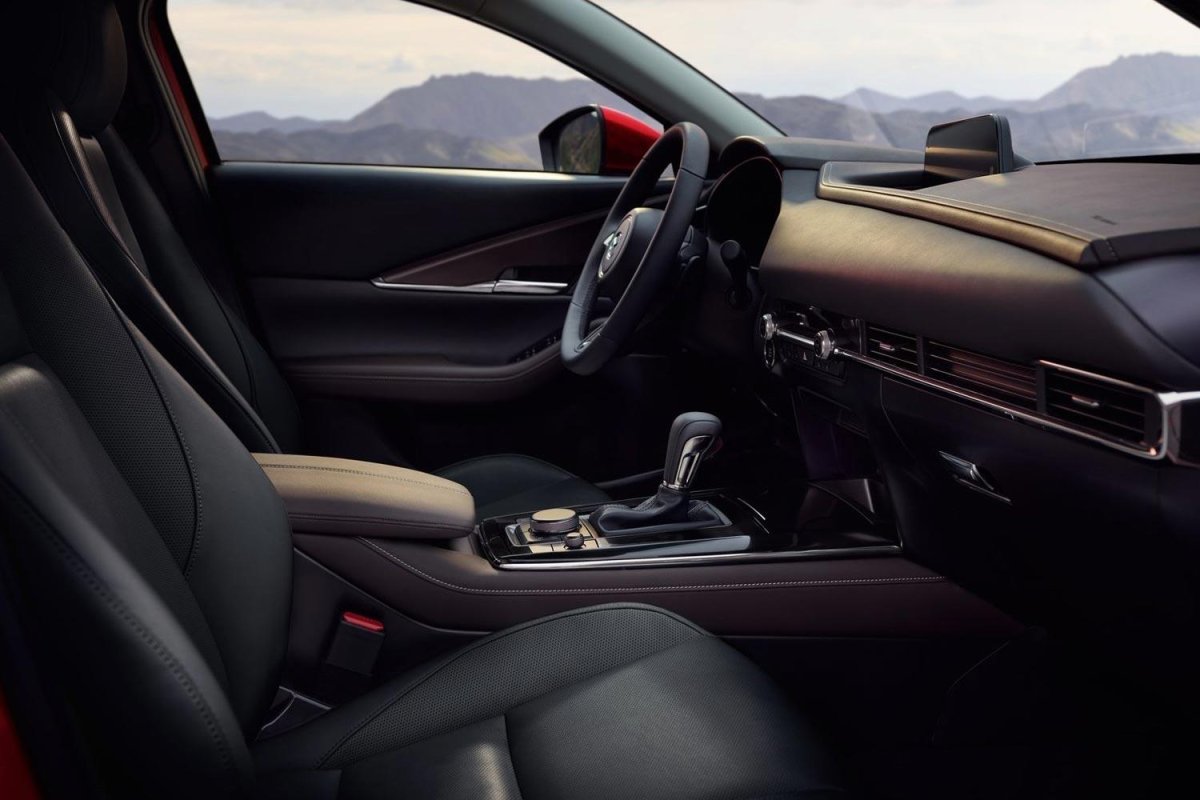 Мазда СХ-30 салон