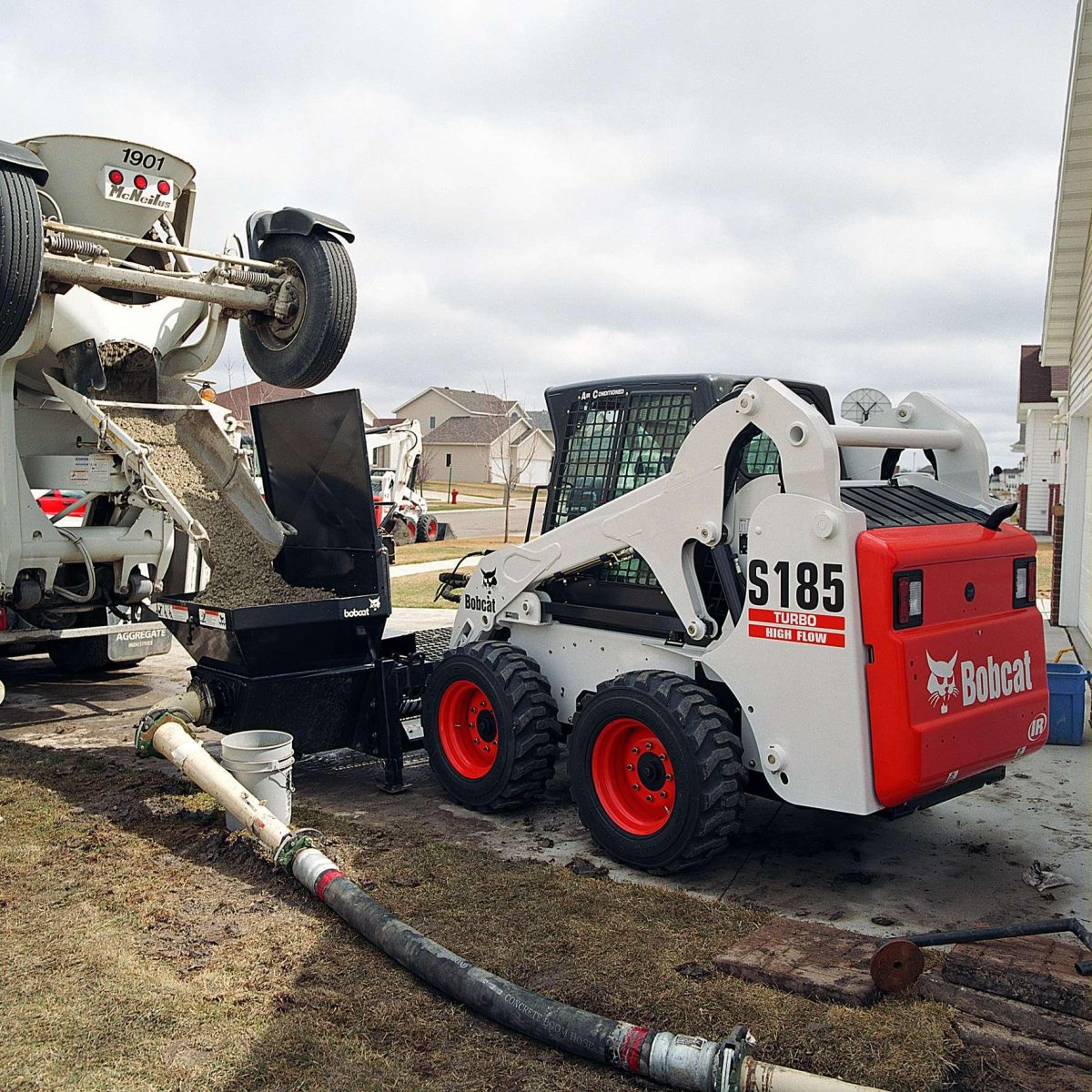 Бетононасос на Bobcat