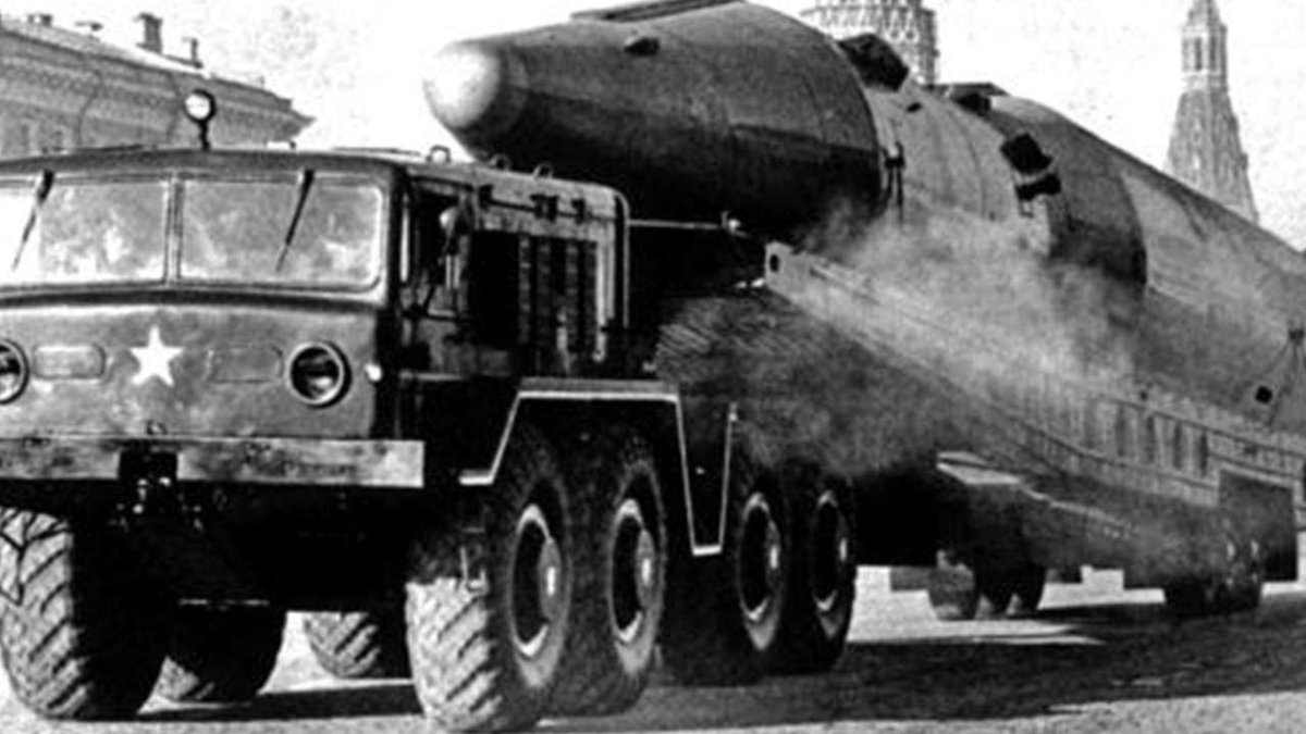 Ракетовоз МАЗ 537