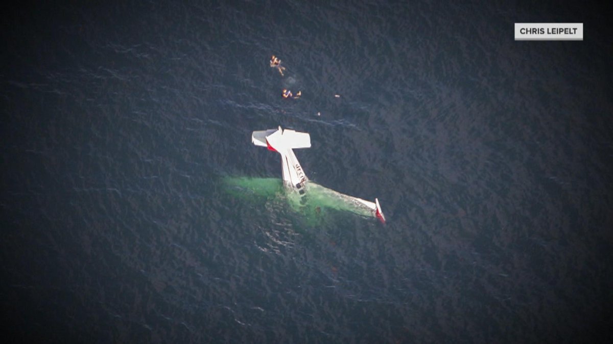 Самолет над океаном