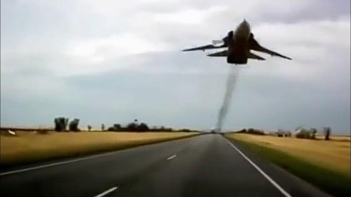 Полет на предельно малой высоте Су-24