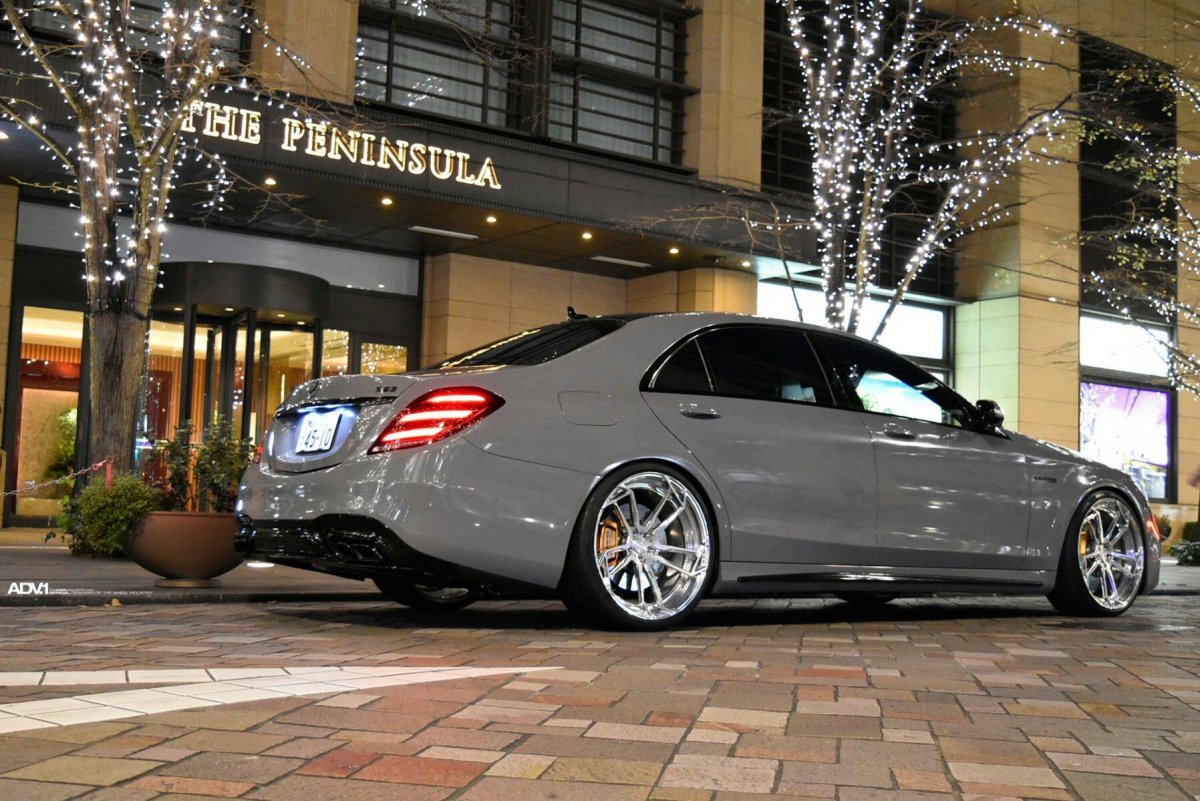 Mercedes Benz s63 AMG