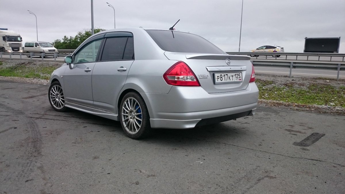 Nissan Tiida седан обвес