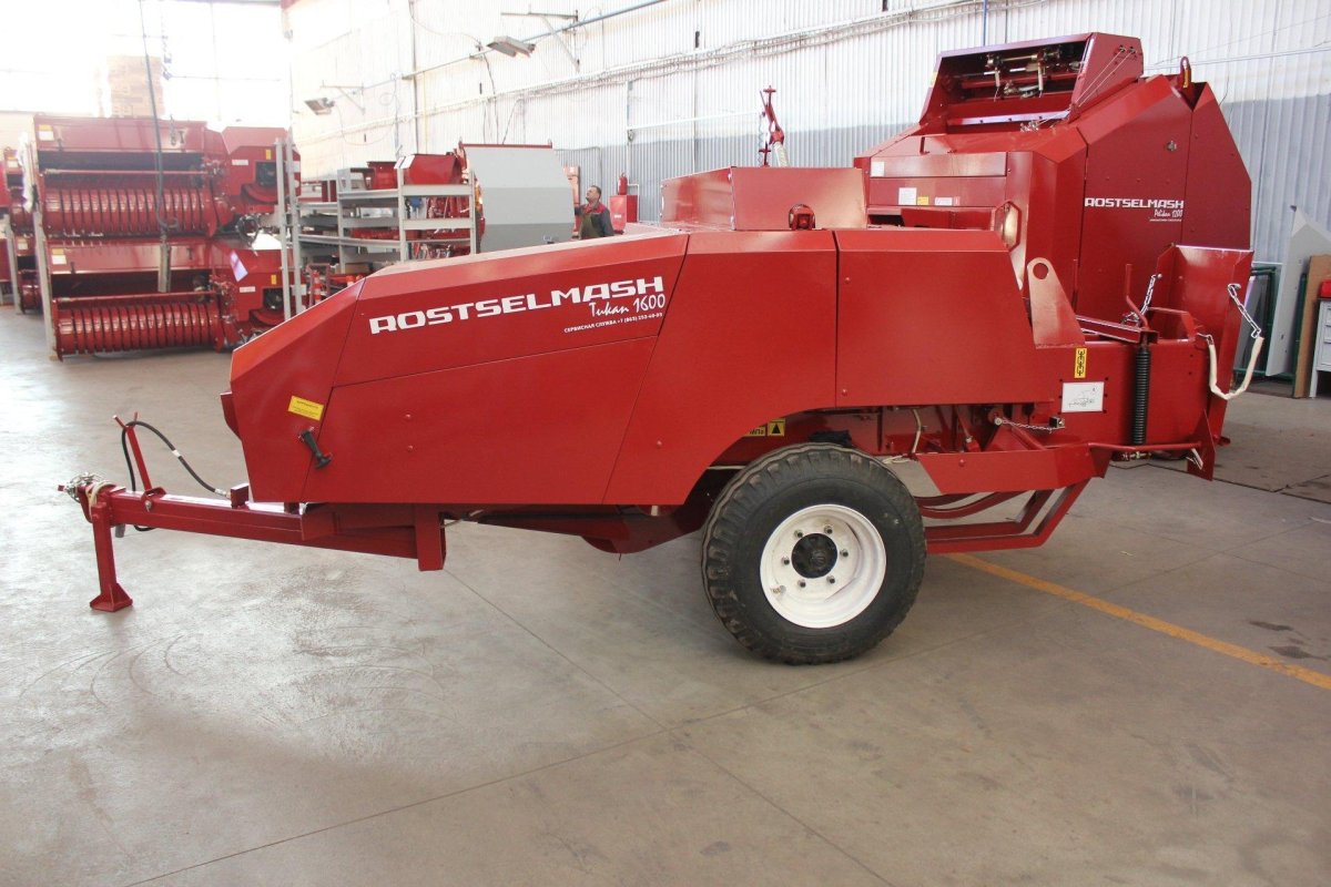 Пресс-подборщик рулонный Ростсельмаш