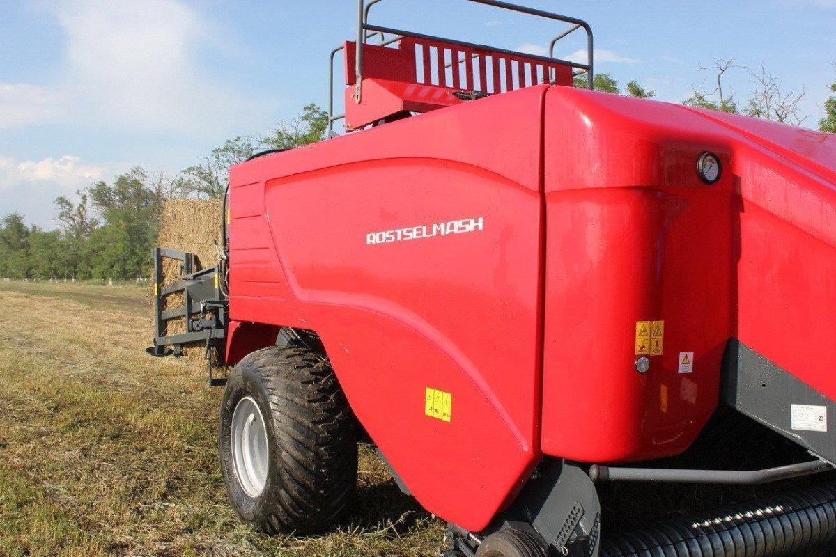 Пресс-подборщик тюковый Ростсельмаш