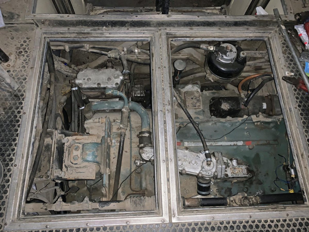 Моторный отсек БРДМ-2