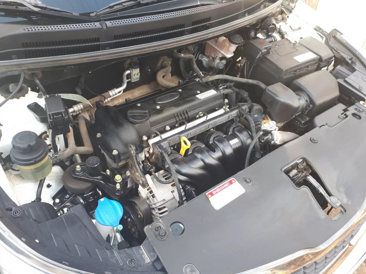 Моторный отсек Kia Rio 3