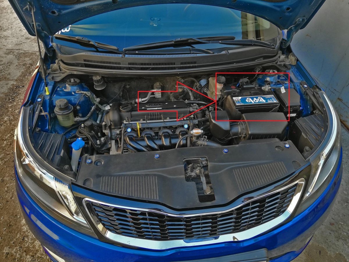 Моторный отсек Киа Рио 3