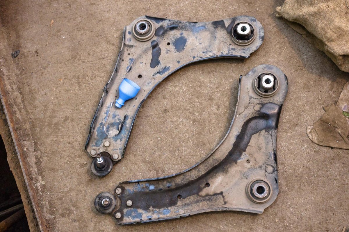 Передний рычаг Рено Меган 2