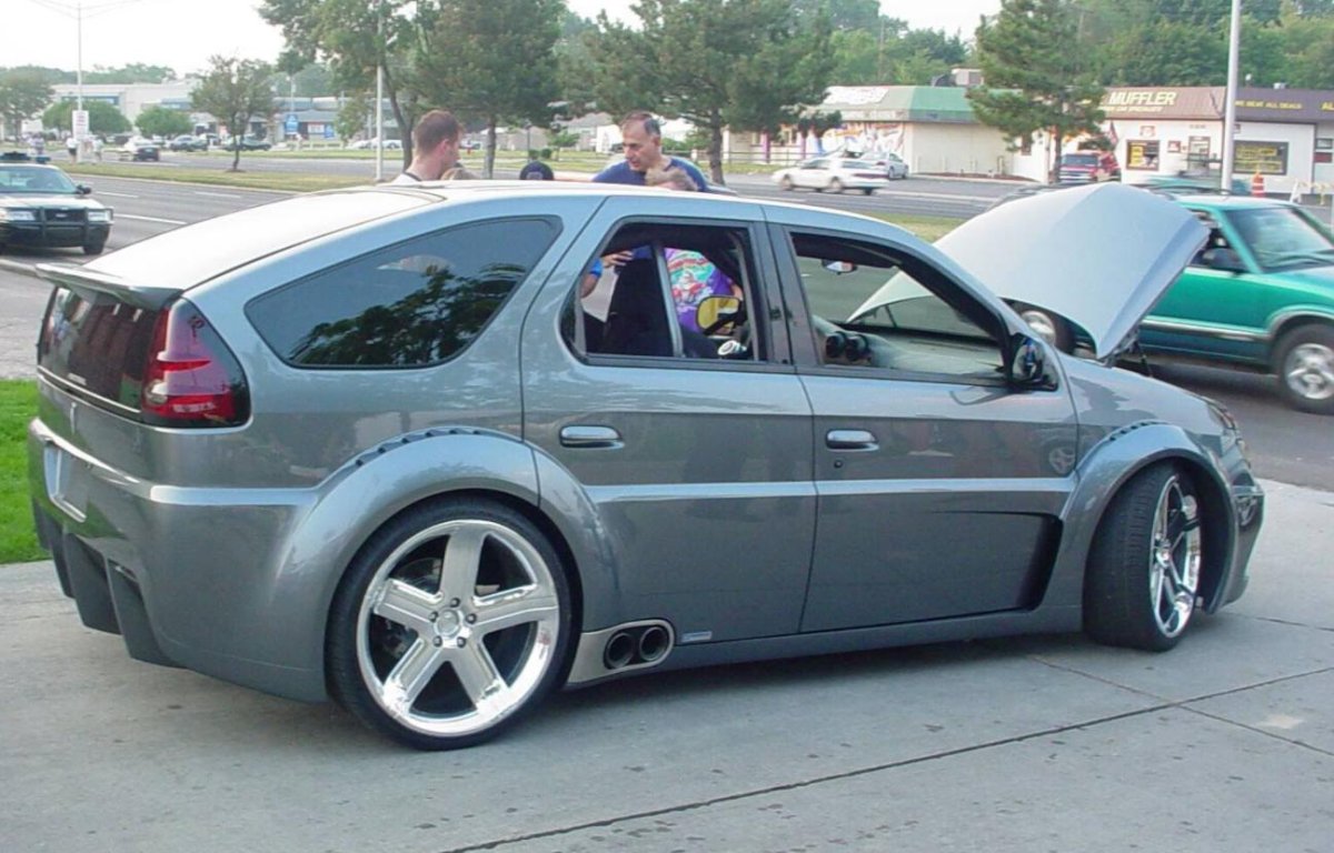 Pontiac Aztek stance