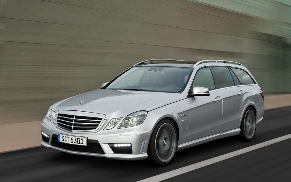 Мерседес Бенц е 212 АМГ