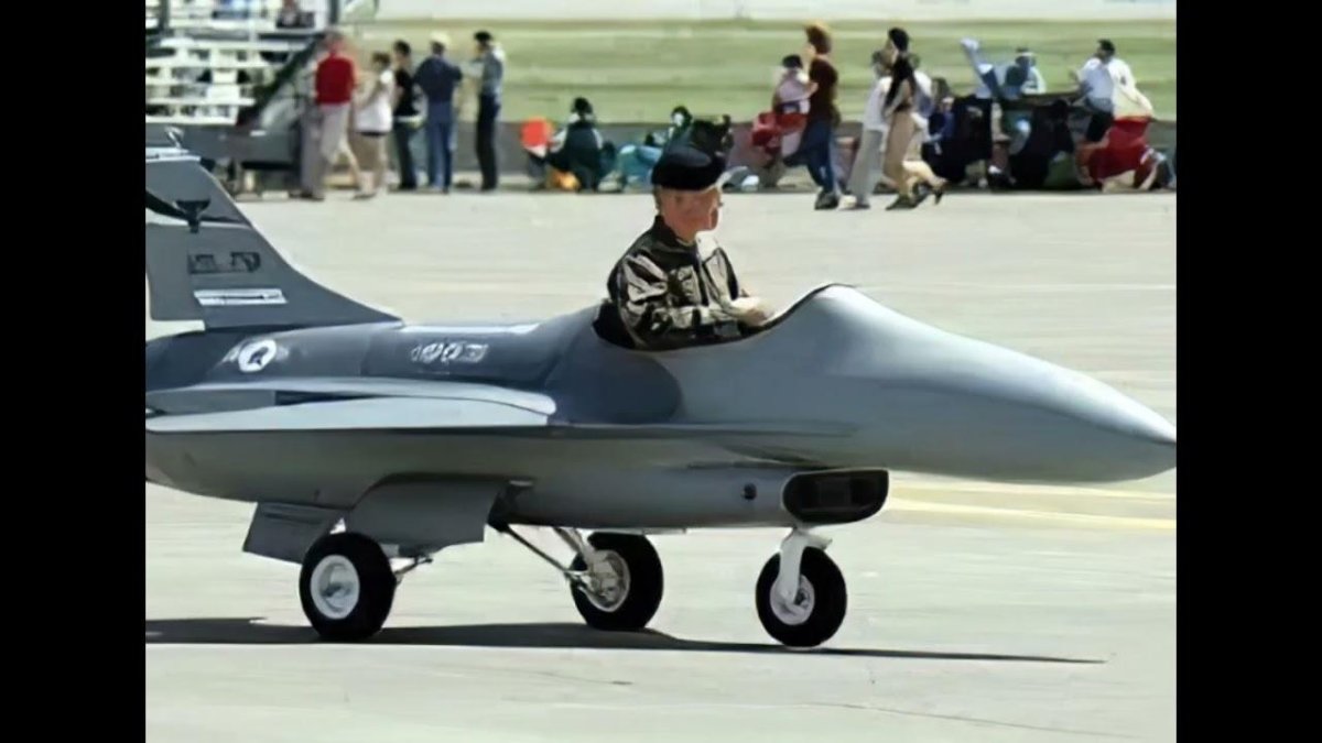 Парад в Латвии самолеты