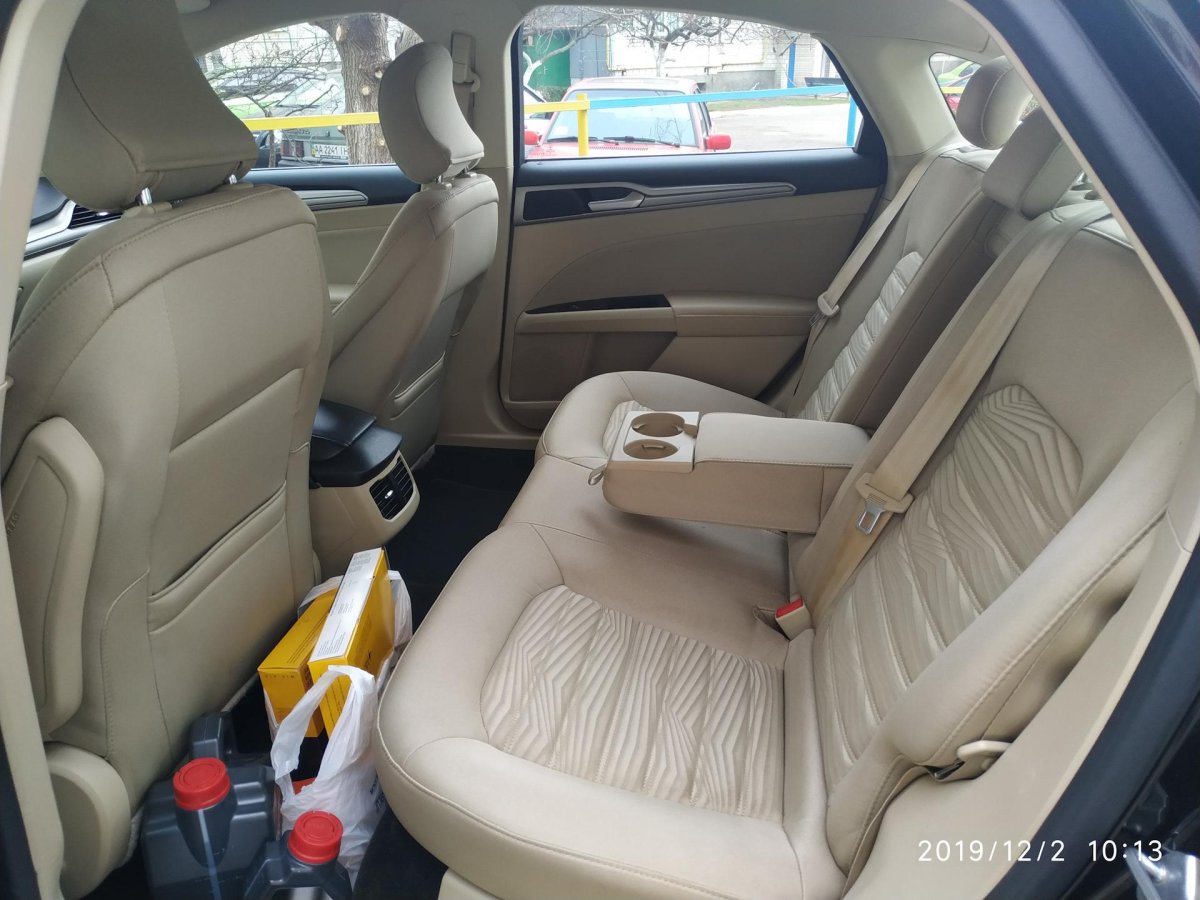 Ford Fusion 2022 USA салон