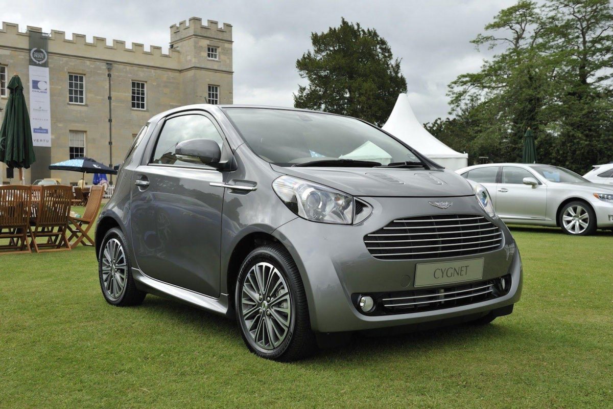 Toyota IQ Aston Martin Cygnet
