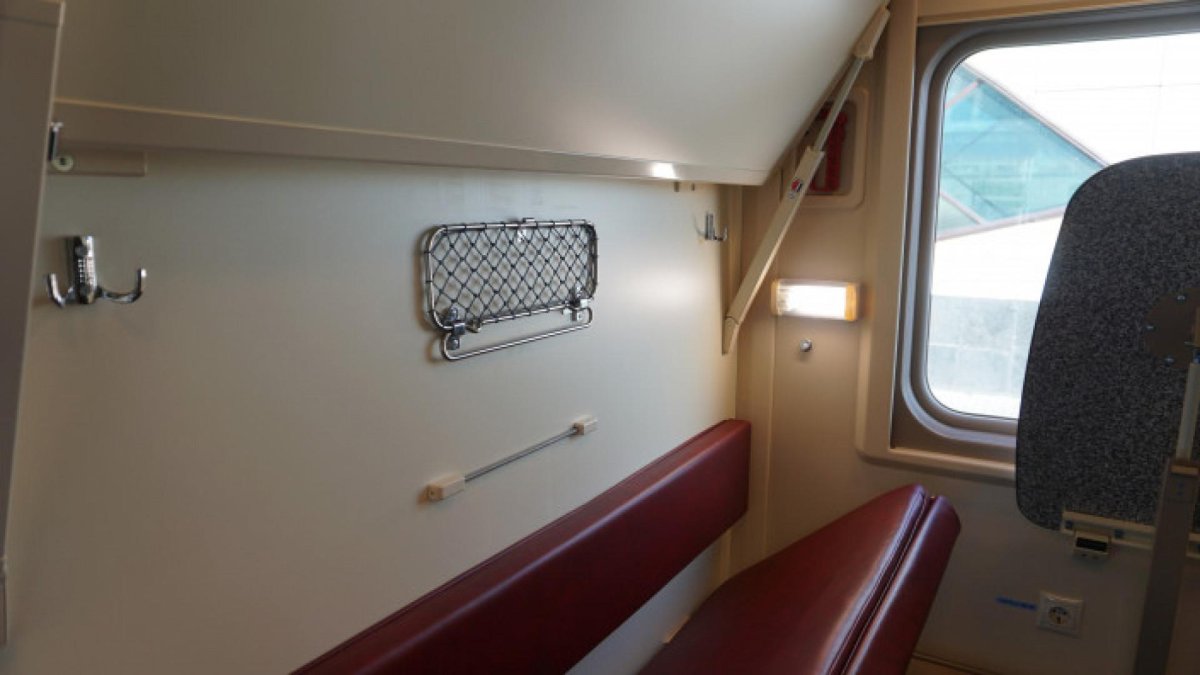 Тамбур вагона поезда