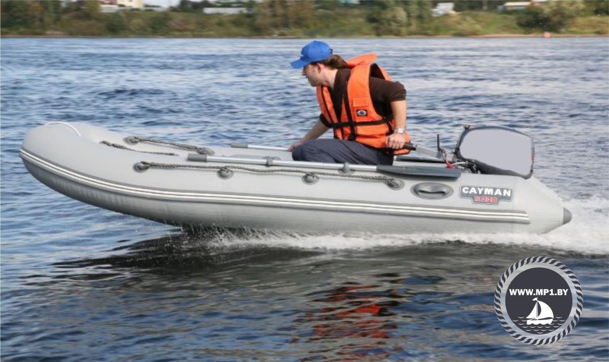 Лодка Кайман 330